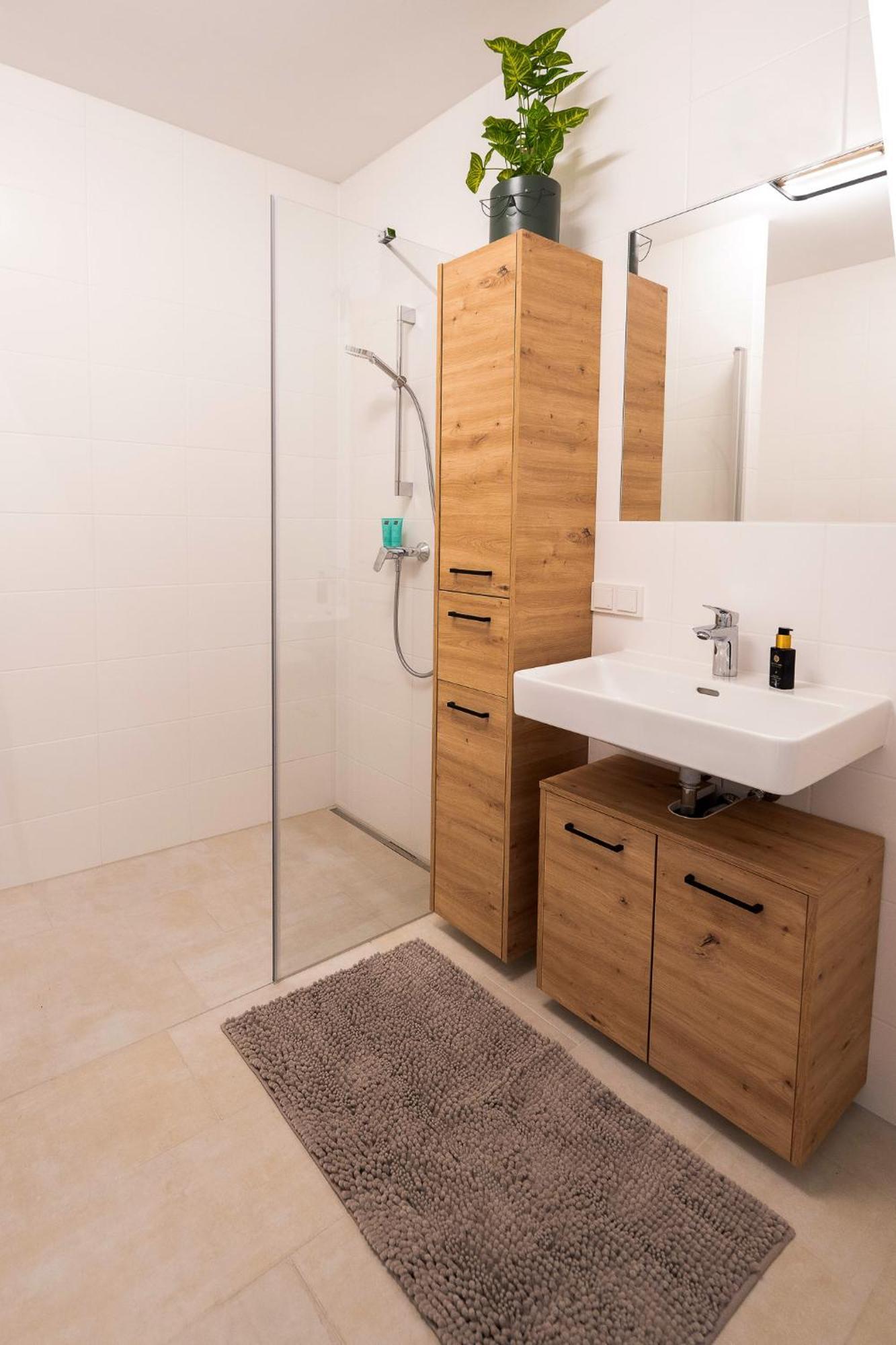 Eggenberg - - Self Check-in Apartment *